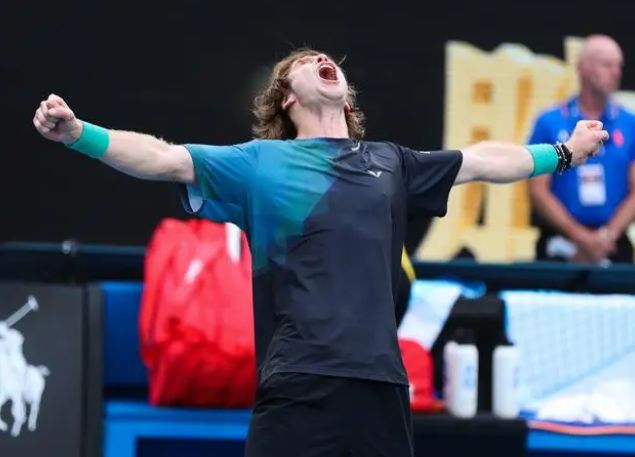 边路牵制 边路牵制