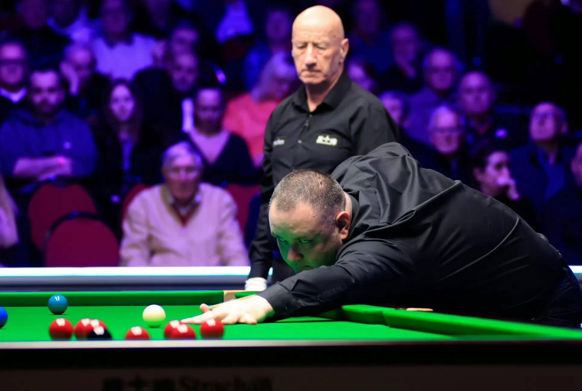 高举奖杯欢 高举奖杯欢